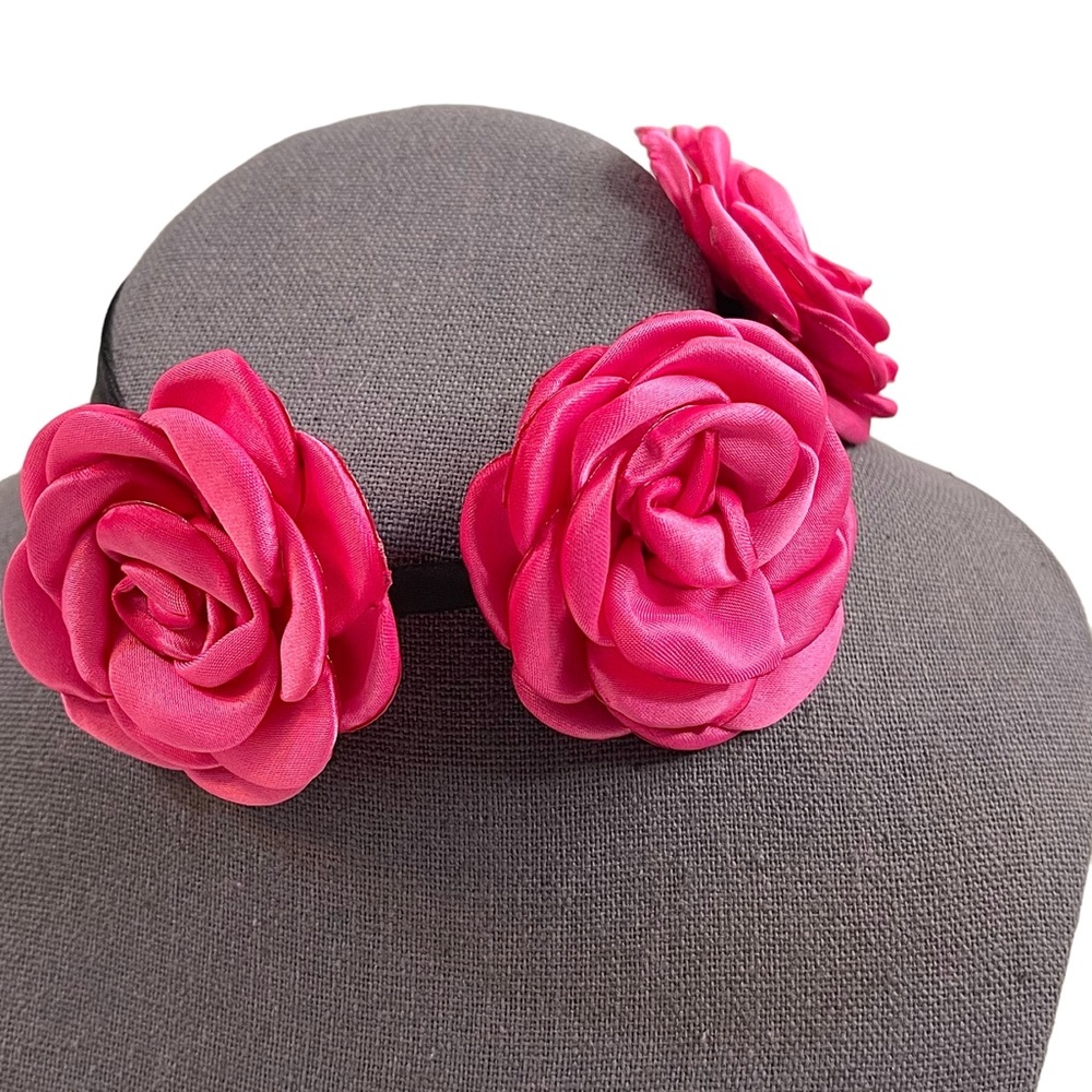 ❤️ Pink Roses Choker Necklace - Picture 3 of 5